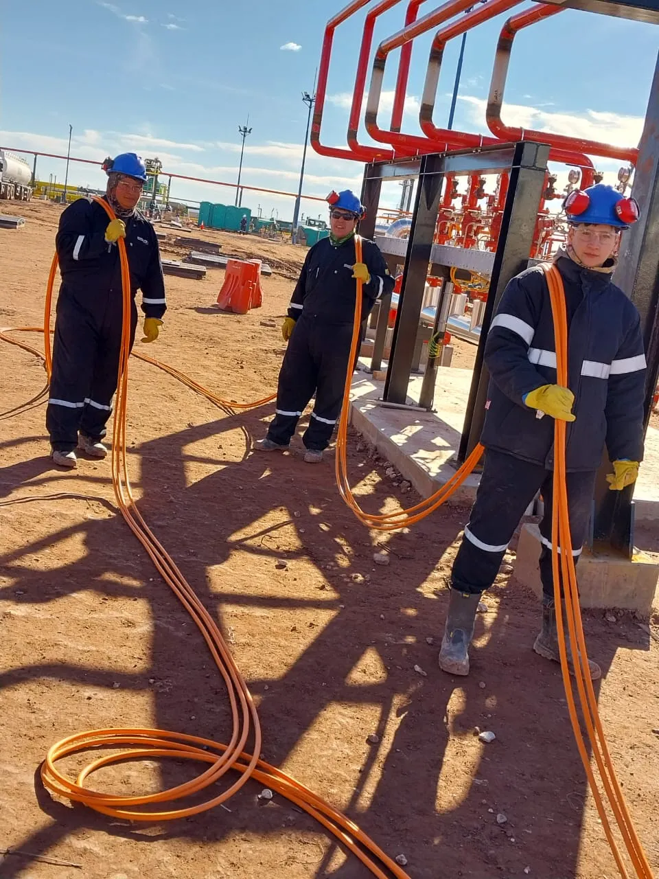 Cuadrilla en instalación de skid