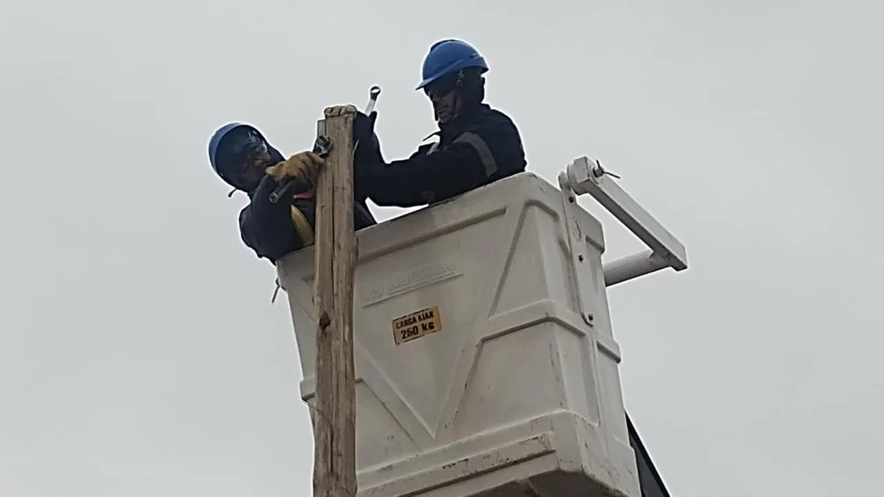 Trabajo en altura sobre poste