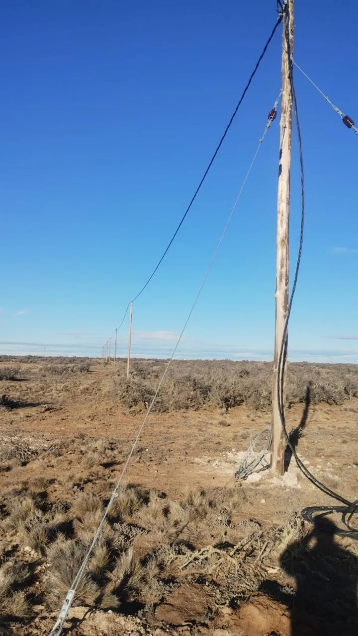 Tendido de línea eléctrica rural